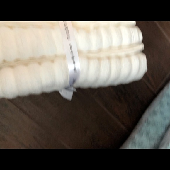 Modern Threads luxe towel set NWT winter white - Picture 2 of 2